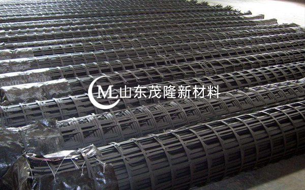 鋼塑土工格柵產(chǎn)品演示圖2