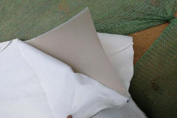 復合土工膜的接縫拼接技術要點  第1張