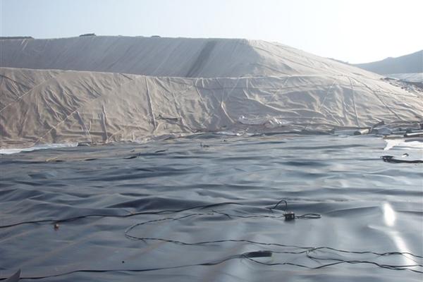 土工膜在護(hù)坡工程中的應(yīng)用  第1張